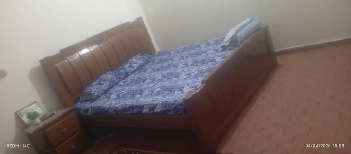 Dubble bed and side table with matress for sale with side table
