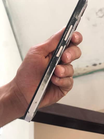 10 by10 hai 4+4ram hai 128gb hai