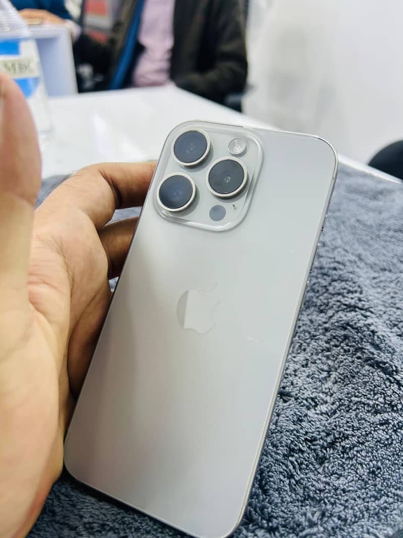 Apple iPhone 15 Pro 0