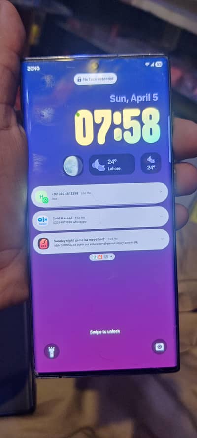 s22 ultra al ok koi masla nhi ha 10/9 ha camera ma dust ha