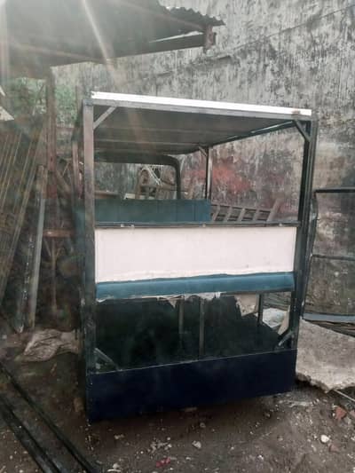 electric Rickshaw  with battery and solar At the roof