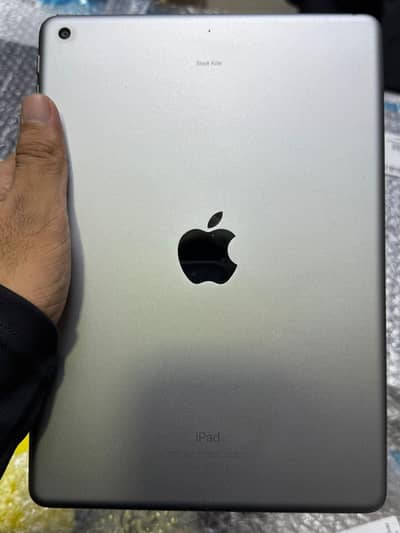 ipad 6th generation - 128GB - 10/10 90% above battery health