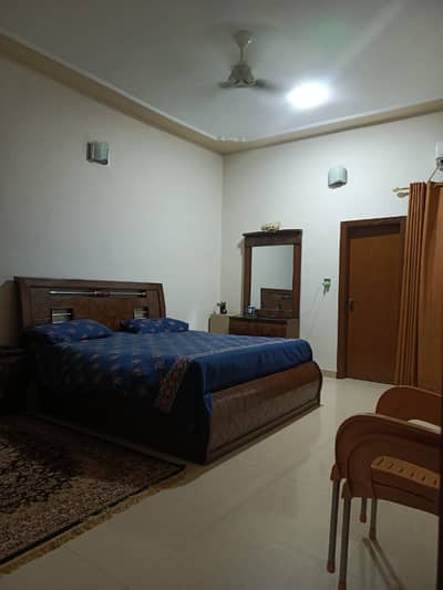 4 bed lounge 1st floor portion for rent
