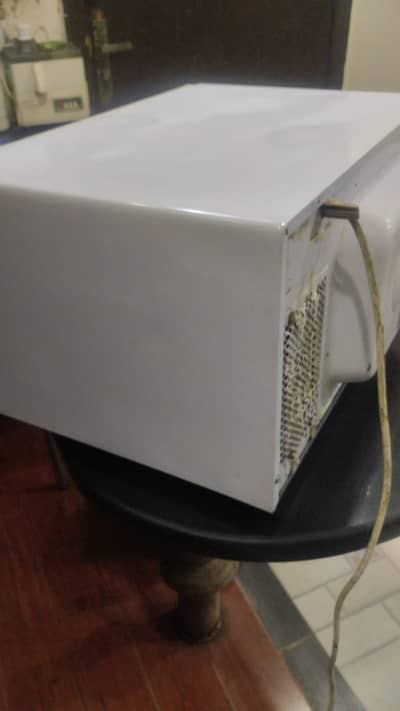 Dawlance DW-180 Microwave Oven | 52 L | Made in Korea | Heavy-Duty