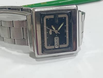 Vintage Seiko 5 tank automatic watch for men day and date Indicators