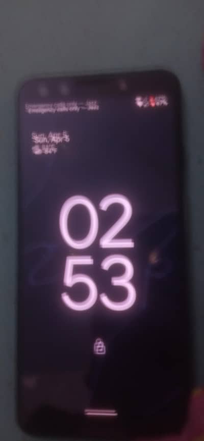 Kone pai aik crack hai protector lagwa diya hai