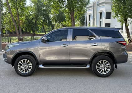 Toyota Fortuner 2.7 V
