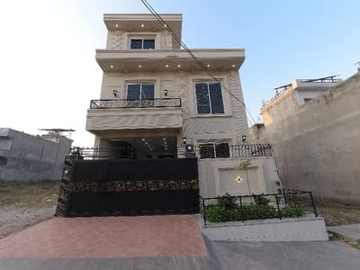 On Excellent Location 6 Marla House In Central I-11/2 For Sale