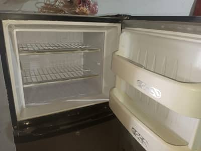 Orient ki fridge sale karni hai aur us ka campresser khrab ha