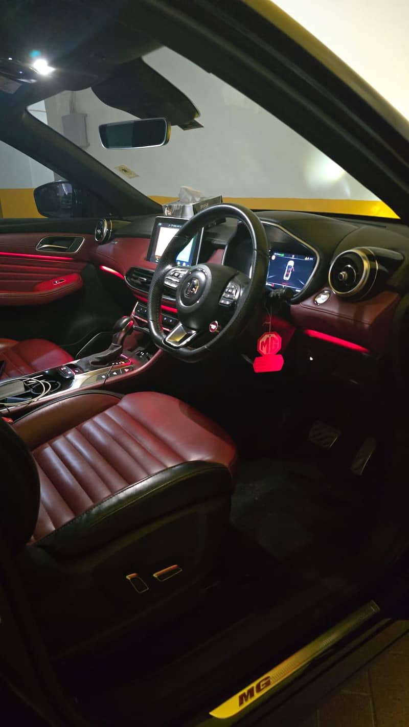 MG HS 10