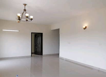 10 Marla Luxury 3 Bedrooms Flat For Sale