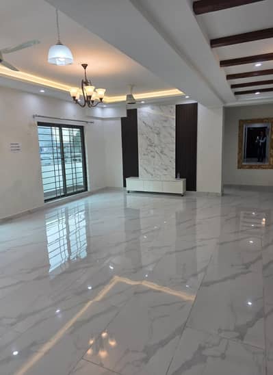 10 Marla New Design 3 Bedrooms Flat For Rent.