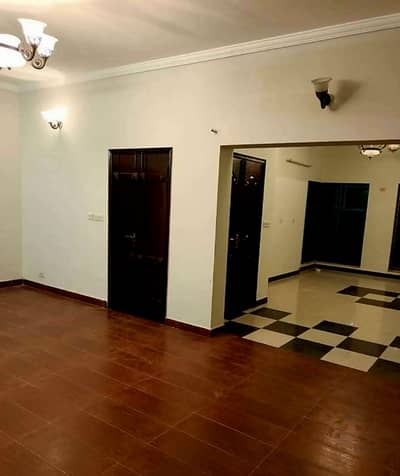 12 Marla 5 Bedrooms Investor Price House For Sale.