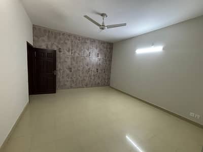 12 Marla 4 Bedrooms Beautiful House For Sale.