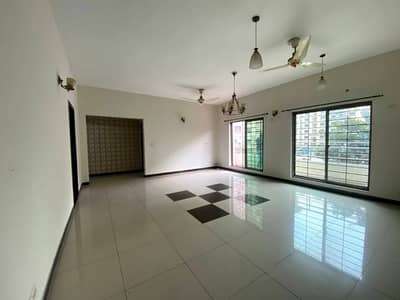 10 Marla 3 Bedrooms Shed Parking Flat Available For Sale