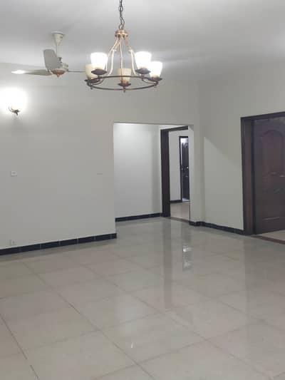 10 Marla 3 Bedrooms Flat Available For Sale.