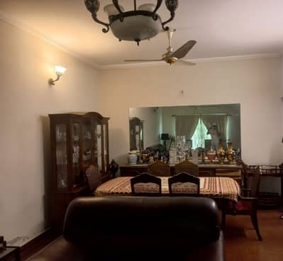 12 Marla Investor Price 5 Bedrooms House For Sale.