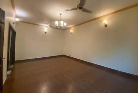 12 Marla Investor Price 5 Bedrooms House For Sale.