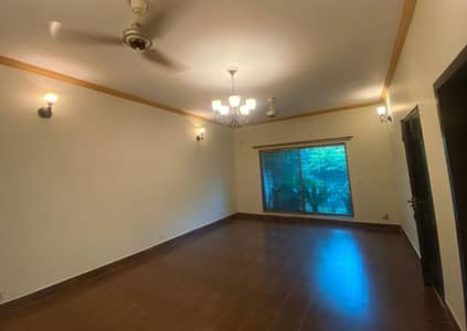 12 Marla Investor Price 5 Bedrooms House For Sale.