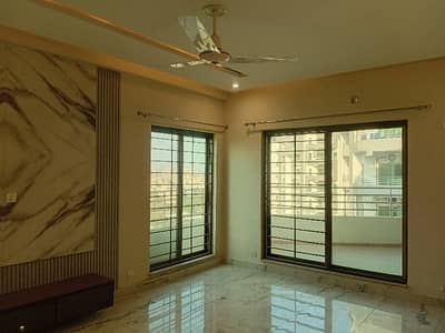 10 Marla 3 Bedrooms Flat For Rent.