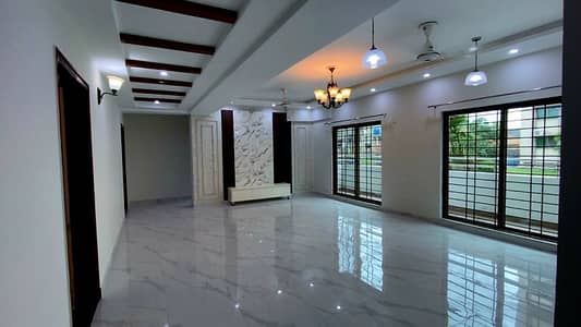 10 Marla New Design Flat Available For Rent