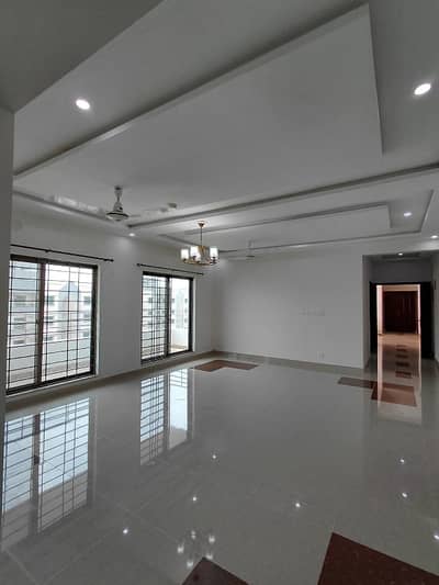 10 Marla 3 Bedrooms New Design Flat Available For Sale.