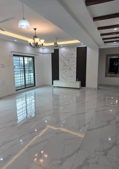 10 Marla Brand New Flat For Sale