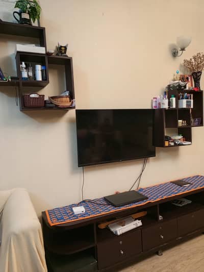 42" TCL LED + Wall Shelf + Media console