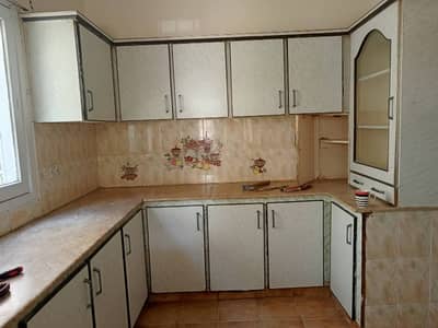 Centrally Located Lower Portion Available In Gulshan-e-Iqbal - Block 6 For rent