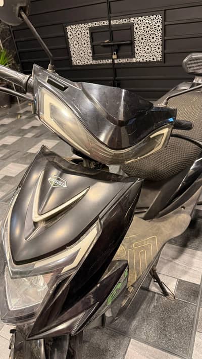 Yj electric scooty azaadi model