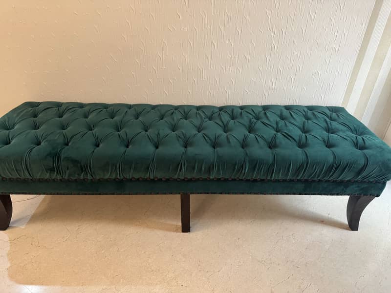 Green couch 0