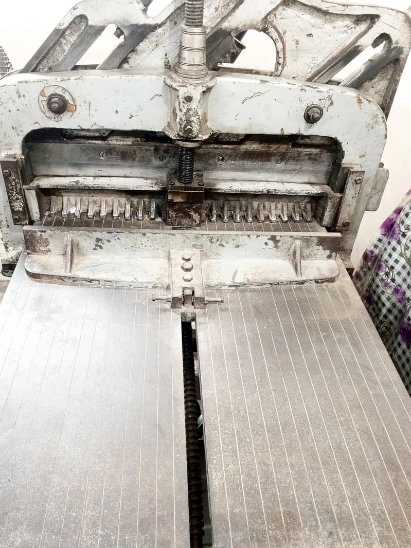 Paper Cutting Machine 3