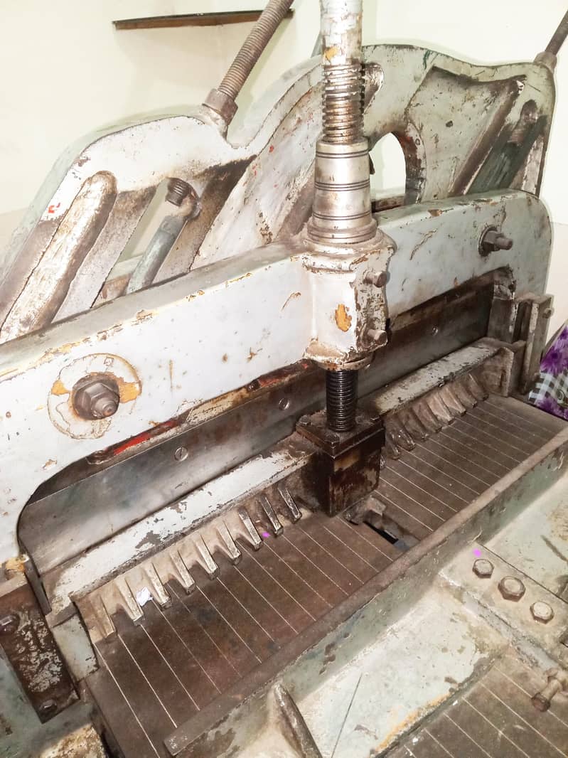 Paper Cutting Machine 4