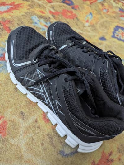 reebok running shoea premium condition size 9