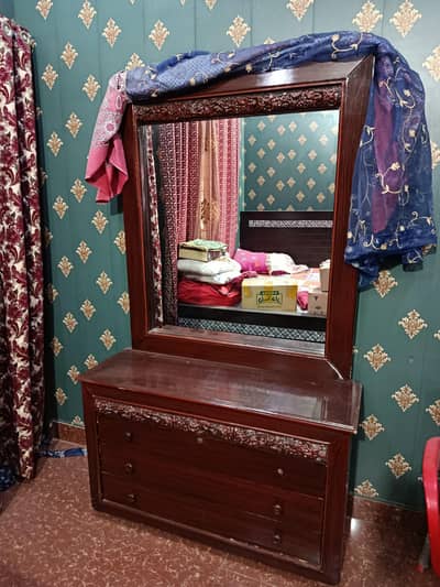 Wooden Dressing Table – Elegant & Durable
