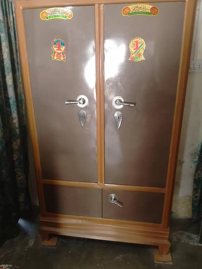 Steel Almari (Almost New) – 6 Month Use, Strong & Spacious