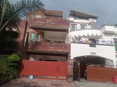 i-8 Beautiful Fully Tile Flooring upper poration For Rent.