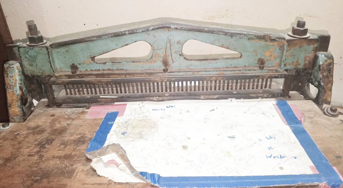 paper punch machine 0