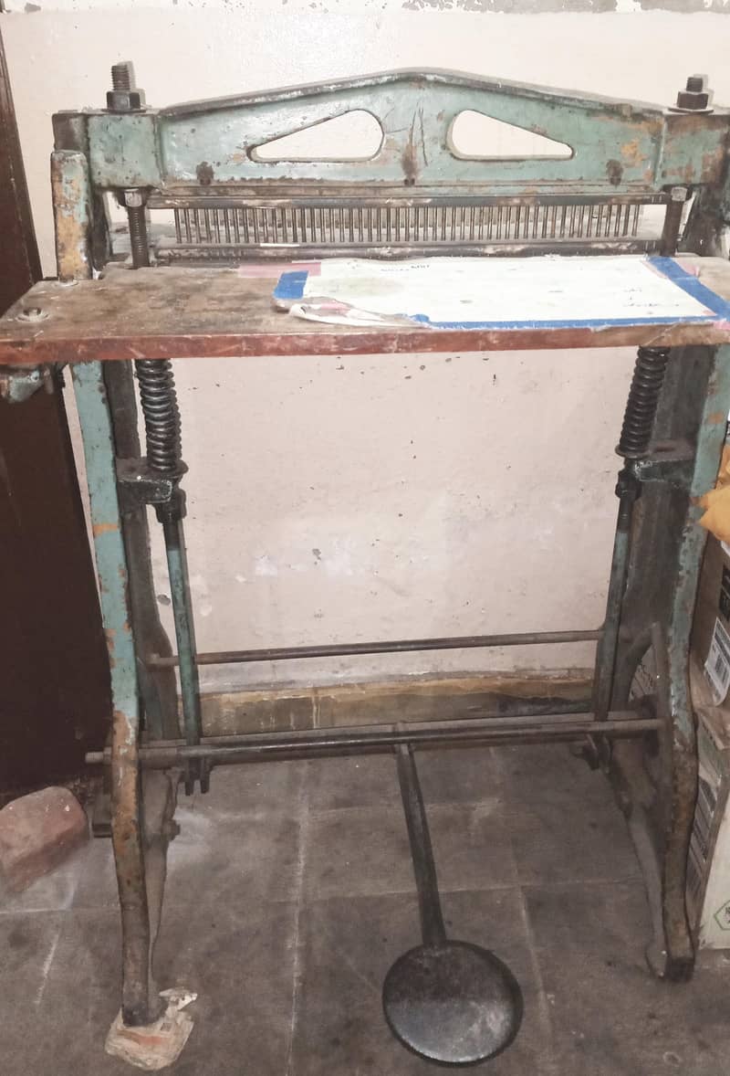 paper punch machine 1