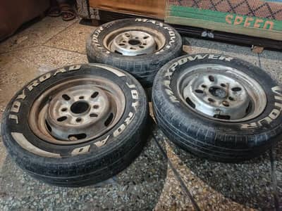 Stephanie use Rim Tire