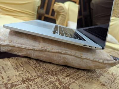 macbook pro 2019 32/512