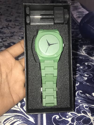 Aura watch for all types of personality.