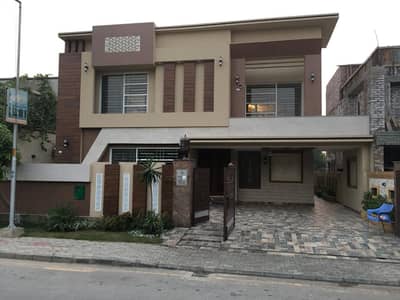 1 Kanal Like New House Available For Sale In Bahria Town Lahore.