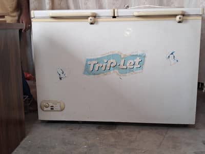 Double door refrigerator