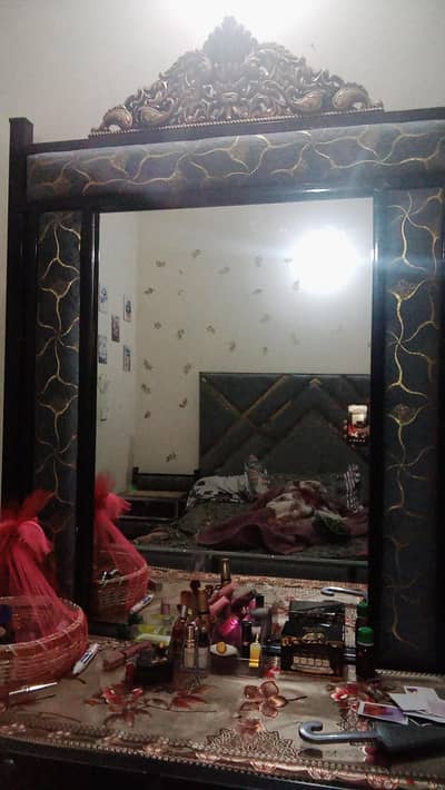 Dressing table in good condition