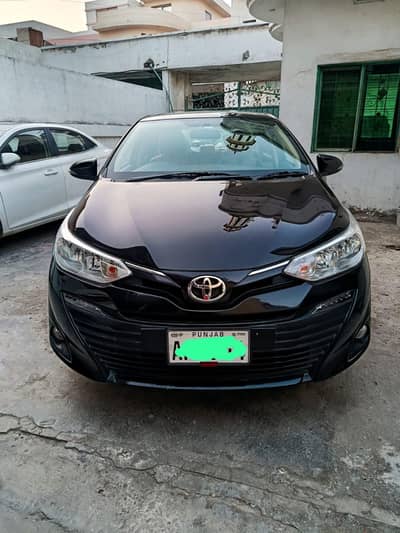 Toyota Yaris in B2B original paint 1st owner in lahore