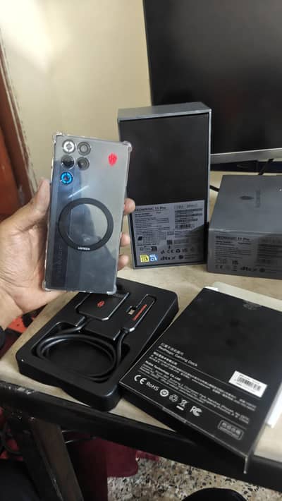 Redmagic 11 Pro 12/256