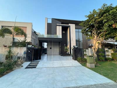 1 Kanal Like New House Available For Sale In Bahria Town Lahore.