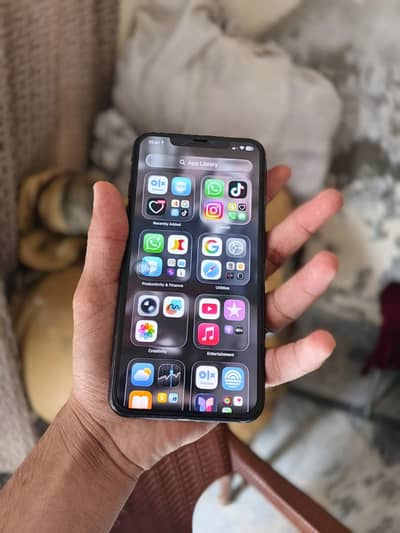 iPhone 11 Pro Max 64gb esim active lifetime
