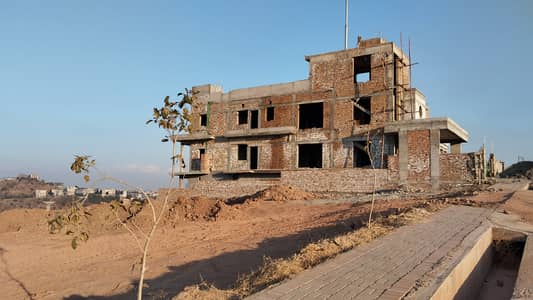 Investor rate plot available at best location in DHA 4